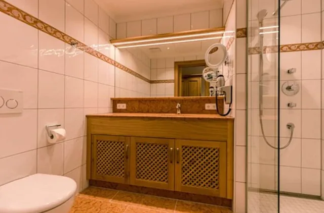 Superior, King Bed, Hotel & Gaststätte Zum Erdinger Weissbräu 3/3