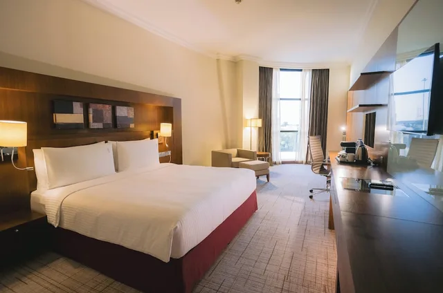 غرفة بريميوم لغير المدخنين، Holiday Inn Abu Dhabi Hotel 2/6