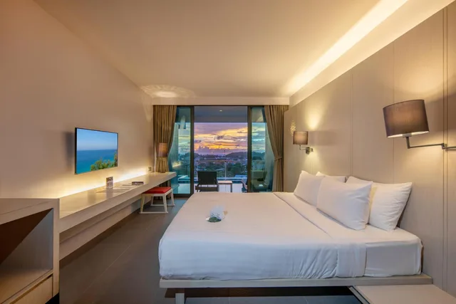 غرفة ديلوكس بسرير كينج بإطلالة على البحر، The Yama Hotel Phuket 1/9