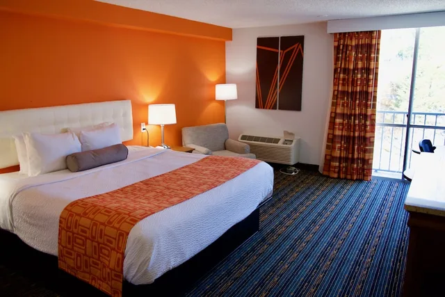 غرفة بسرير كينج، Howard Johnson by Wyndham Lexington 1/10