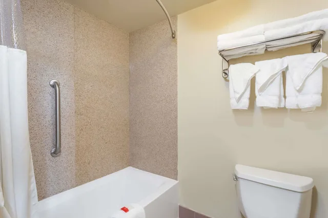 Standard, Single, 2 Queen Beds، Days Inn By Wyndham Hershey 5/5
