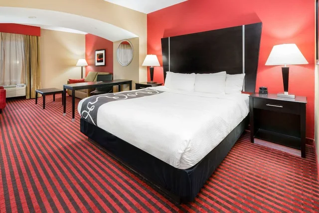 غرفة ديلوكس بسرير كينج، La Quinta Inn Suites Boutte 2/3