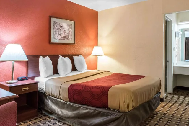غرفة بسرير كوين، Econo Lodge Carlisle Central 1/1