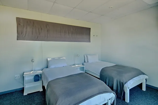 غرفة بسريرين منفصلين، SleepOver Kruger Mpumalanga International Airport 2/3