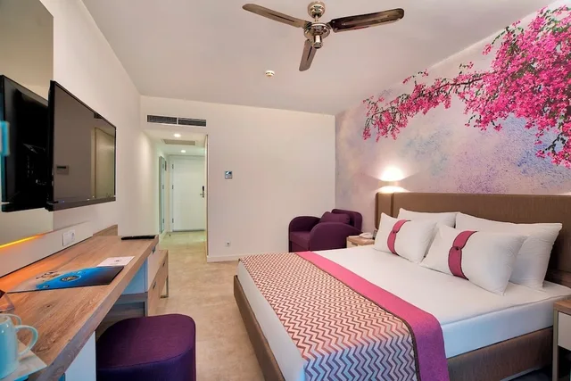 غرفة قياسية بسريرين منفصلين بإطلالة على البحر، Pirates Beach Club All Inclusive 1/10