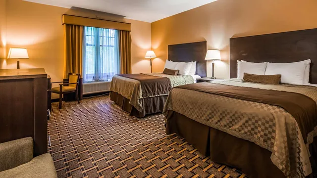 غرفة بسريرين كوين يُسمح فيها بالحيوانات الأليفة، Best Western Plus the Inn And Suites At the Falls 1/2