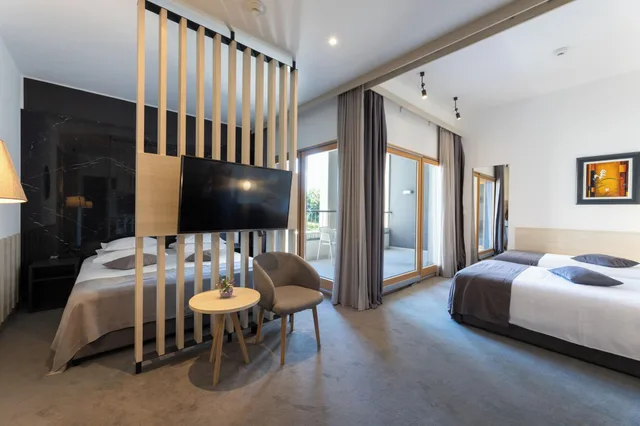 جناح جونيور فاخر بشرفة، Hotel Salona Palace 2/9