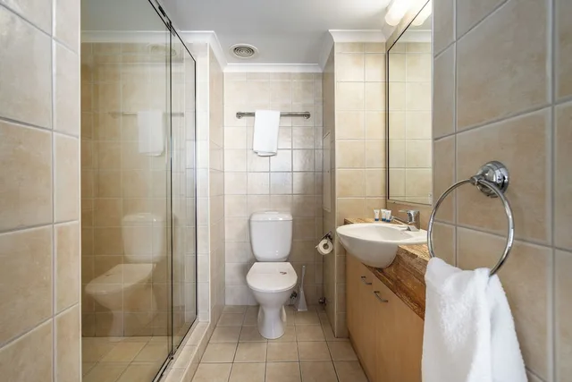 2 Bedroom Rooftop Poolside Tower، Rolling Surf Resort 8/9