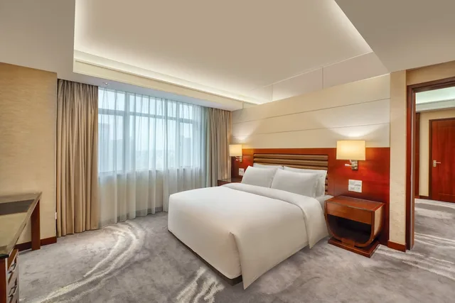 Suite, King Bed, Club Lounge Access, Club Floor، Crowne Plaza Foshan 2/6