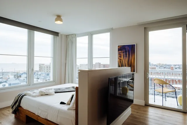 جناح جونيور بسرير كينج بإطلالة على البحر بشرفة لذوي الإعاقة، The Rockaway Hotel 1/2