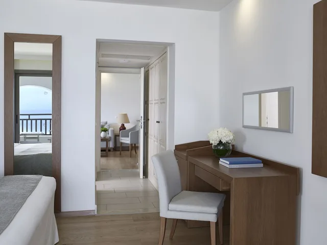 جناح بريميوم بسرير كينج بإطلالة على البحر مع أريكة، Creta Maris Resort 3/4
