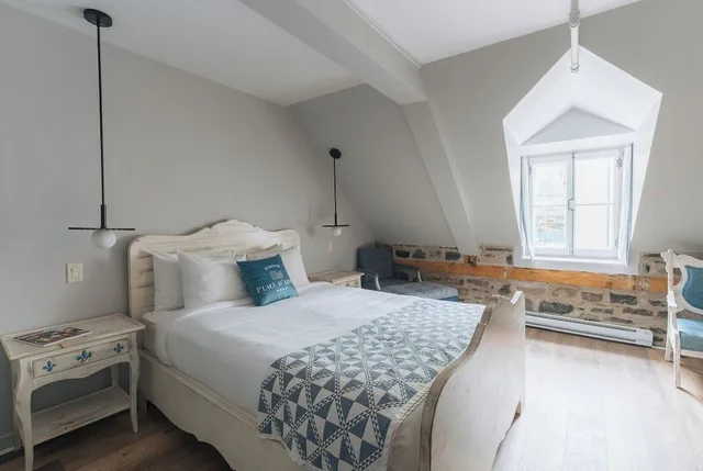 غرفة ديلوكس بسرير كوين، Auberge Place D Armes 4/10