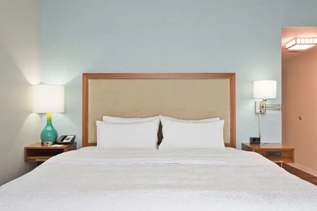 Executive, King Bed, Hampton Inn & Suites North Huntingdon-Irwin 3/4