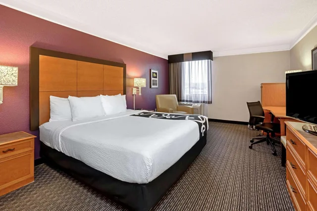 جناح ديلوكس بسرير كينج، La Quinta Inn & Suites by Wyndham Tacoma - Seattle 4/6