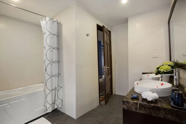 Gallery, Suite, King Bed, Temple View, Balcony، Ogallery Premier Hotel And Spa 7/10