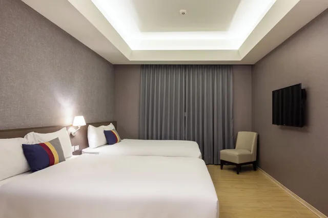 غرفة كلاسيكية رباعية بسريرين مزدوجين، F Hotel Luzhou Taipei 1/6