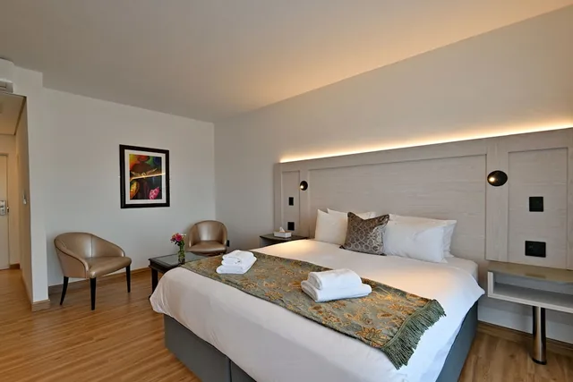 غرفة سوبيريور بسرير مزدوج أو سريرين منفصلين بإطلالة على الجبل بشرفة، Val Du Charron Coach House 4/7