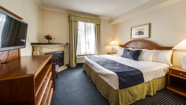 غرفة قياسية بسرير كينج، Monte Carlo Inn Toronto West Suites 2/8
