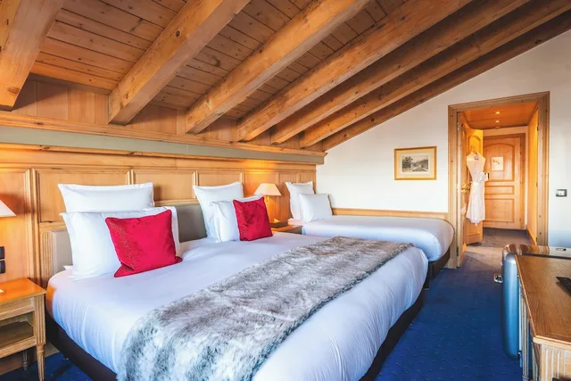 غرفة بريميوم ثلاثية بسرير كوين وسرير فردي، Hotel Carlina Courchevel 1/10