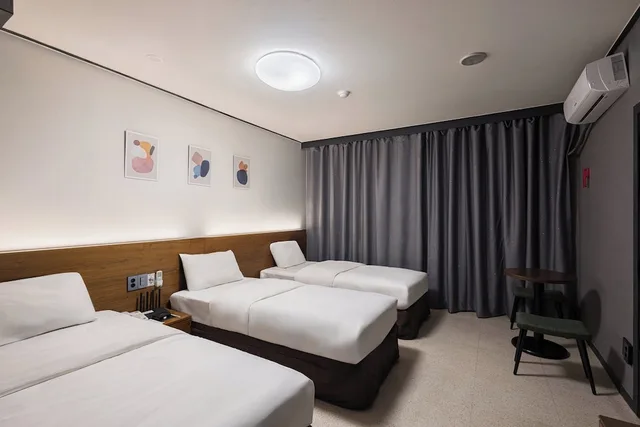 غرفة ثلاثية بثلاثة أسرّة، Insadong Crown Hotel 3/10