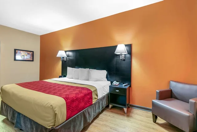 غرفة بسرير كينج لذوي الإعاقة، Econo Lodge Northport near University 3/4
