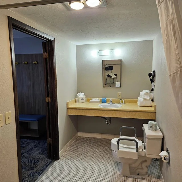 غرفة بسرير كينج لذوي الإعاقة، Days Inn and Suites by Wyndham Downtown Missoula-University 9/10