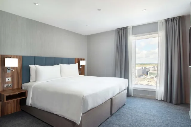 غرفة بسرير كينج لذوي الإعاقة، Hilton Garden Inn London Heathrow Terminal 2 and 3 5/14