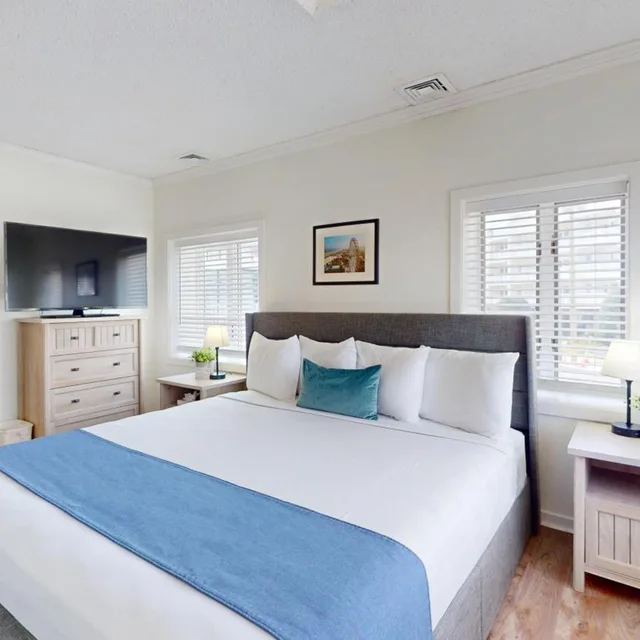 Upper, Suite, King Bed، The Forum 2/8