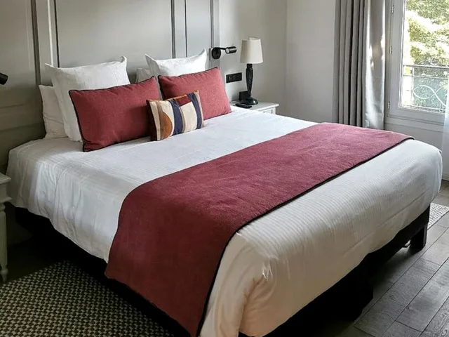 غرفة كومفورت بسرير كوين، Hostellerie Cedre and Spa Beaune 4/10