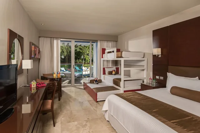 Club, Family, 2 Double Beds, Pool Access، Grand Riviera Princess 4/8