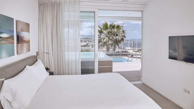 3 Bedrooms, Infinity, Suite, 1 Queen and 4 Single Beds, Sea View, Private Pool, Hot Tub، Domes Baobab Suites 1/6