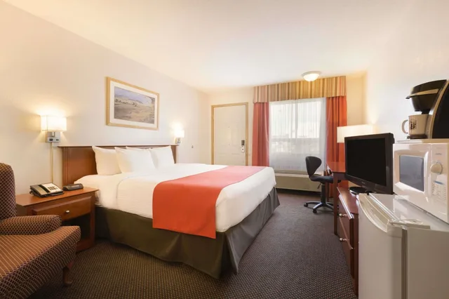 غرفة بسرير كينج لذوي الإعاقة، Super 8 By Wyndham Drayton Valley 7/10