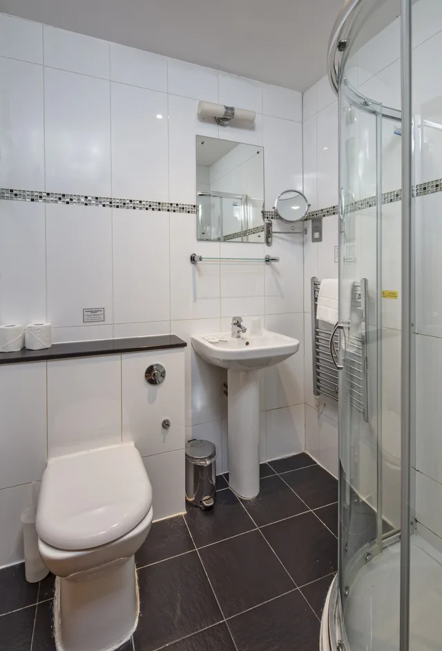 غرفة ثلاثية بسرير مزدوج وسرير فردي، Lancaster Court Hotel 8/10