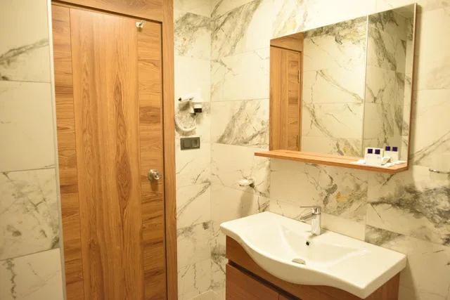 غرفة بسرير مزدوج أو سريرين منفصلين بإطلالة على المسبح، Kleopatra Fatih Hotel 10/10