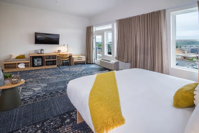 Deluxe, King Bed, Balcony, SaltLine Hotel 1/2