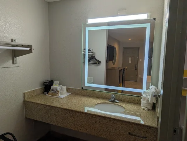 غرفة بسرير كينج للمدخنين، Days Inn by Wyndham Arcadia Louisiana 9/10