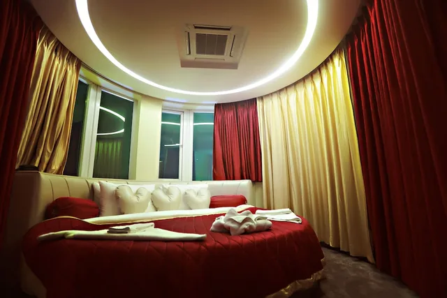 Tower, Suite, King Bed, Patliputra Continental Hotel 3/10
