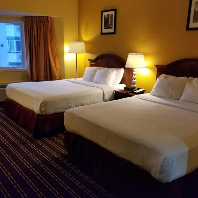Deluxe, Double or Twin Bed, The Comstock Inn And Conference Center 1/8