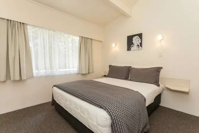 غرفة بريميوم بسرير مزدوج وسرير فردي بغرفة نوم واحدة، Kerikeri Court Motel 1/10