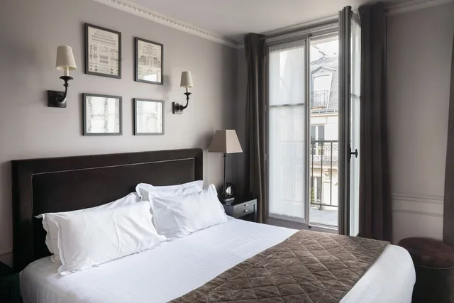 Family, Eiffel View, Balcony، Hotel Saint-Louis Pigalle 1/3