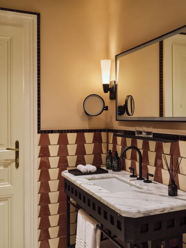 غرفة ركنية بسرير كينج بإطلالة على النهر، Sir Prague Hotel, part of Sircle Collection 6/6