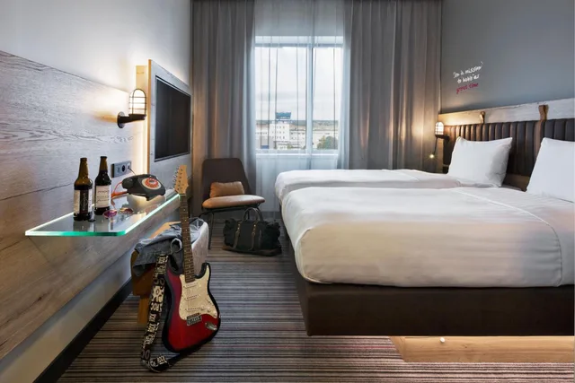غرفة بسريرين منفصلين، Moxy Katowice Airport 4/9