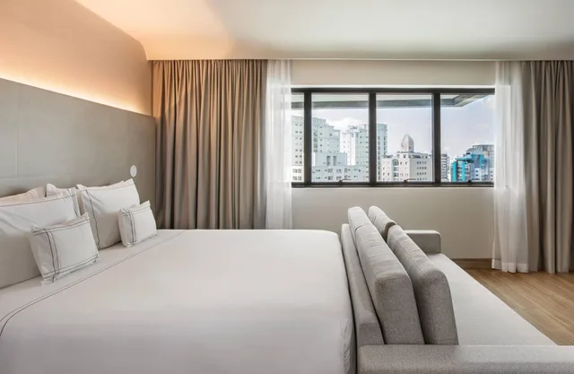 جناح جونيور بسرير مزدوج مع أريكة، Melia Ibirapuera 1/10