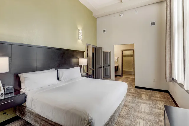 جناح بسريرين كينج بغرفتي نوم في الطابق الأرضي، Staybridge Suites BALTIMORE INNER HARBOR 1/3