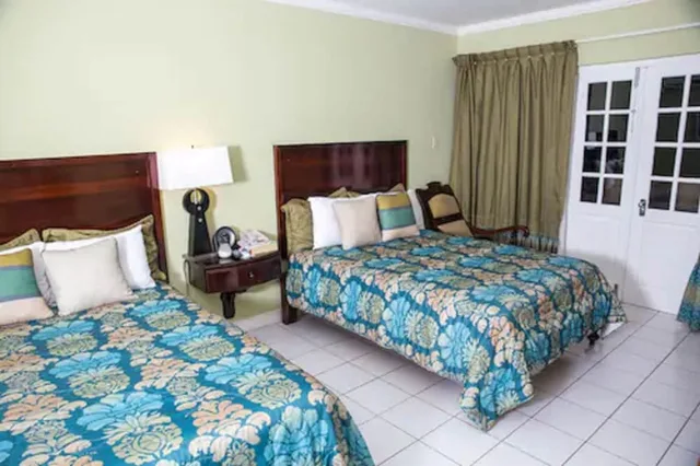 غرفة ديلوكس بسريرين مزدوجين بإطلالة على البحر، The Cardiff Hotel And Spa 1/3