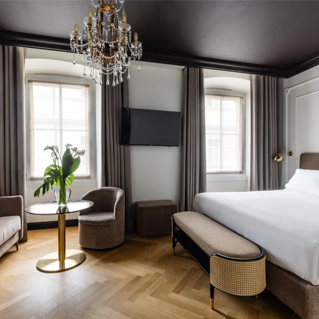 جناح جونيور، Continentale Hotel 2/5