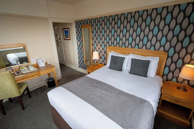 غرفة بسرير مزدوج بإطلالة، Commodore Hotel 2/4