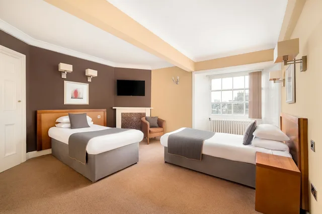 غرفة ثلاثية بسرير مزدوج وسرير فردي، Royal Station Hotel 2/7