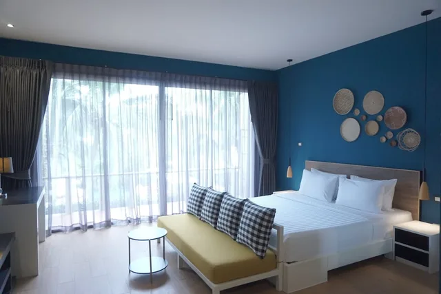 غرفة ديلوكس بسرير كينج بإطلالة على المسبح، THE SIGNATURE PHUKET RESORT AND RESTAURANT 4/10