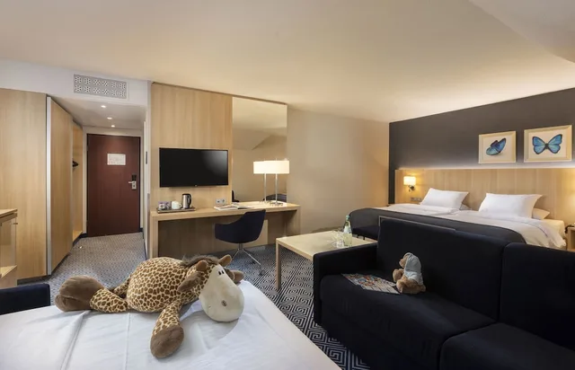 Superior, Family, Double Bed, Sofa, Maritim Hotel Wurzburg 2/3